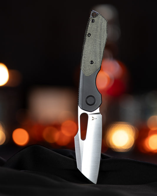 Bolster Lock Strix- black micarta/black DLC preview