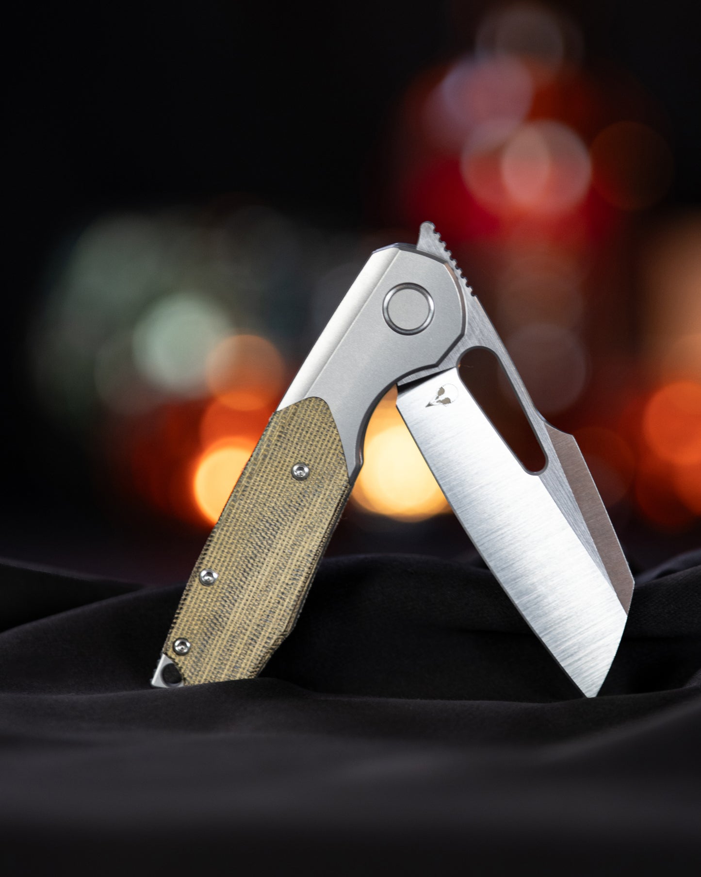 Lefty Bolster Lock Strix preview